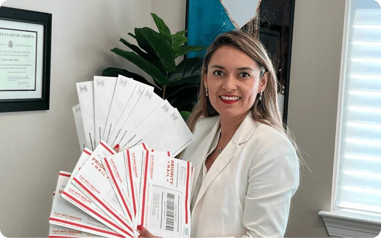 Vergara Miller Law, te ayudamos a gestionar tú permiso de trabajo y residencia.